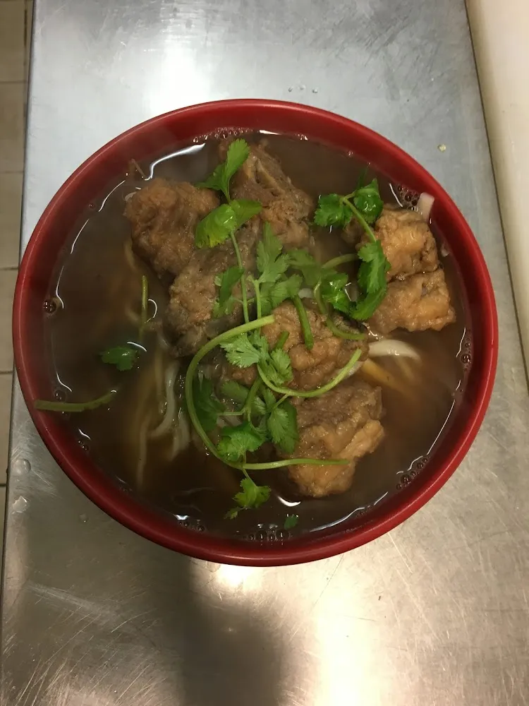 Soupe de Nouilles Avec Côtelettes de Porc